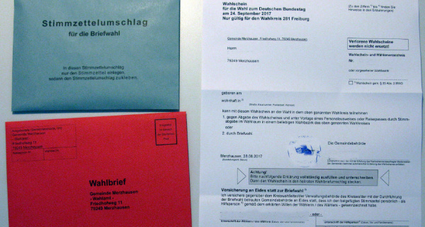 Briefwahlunterlagen zur Bundestagswahl 2017. Foto: Andreas Schwarzkopf, wikimedia CC BY SA 3.0