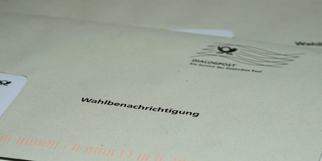 Briefumschlag mit der Aufschrift "Wahlbenachrichtigung"