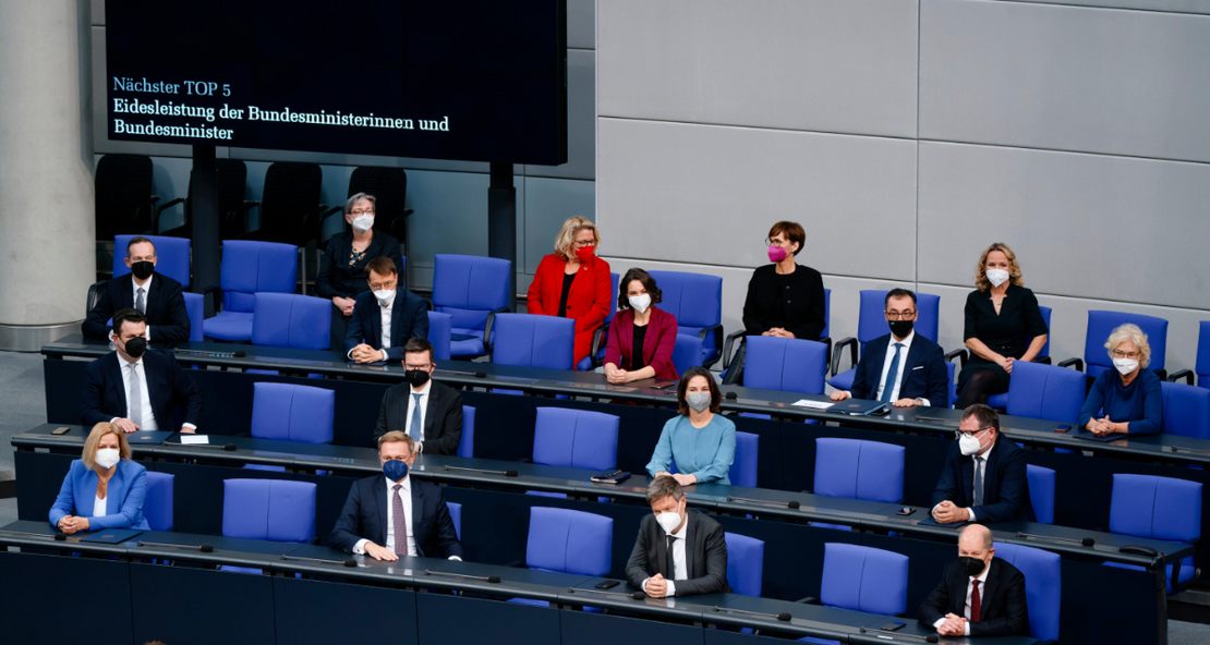 Zu diesem Zeitpunkt noch vollständig. Die Minister der Ampelkoalition zum Zeitpunkt ihrer Vereidigung am 8. Dezember 2021. Foto: Deutscher Bundestag | Henning Schacht 